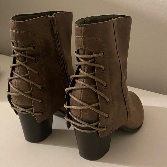 Taupe colored booties by Fergie - Picture 1 of 6